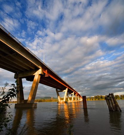 The Mission Bridge crossing the Fraser River