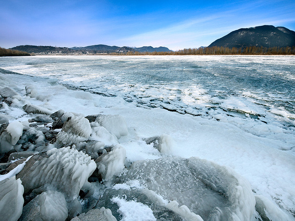 Ice on the Fraser-Mission Temp:-14 Wind chill -23 Number of people out here with me: Zero!!